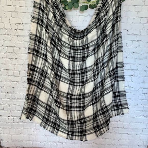 Super soft oversized blanket scarf from ModCloth - Picture 4 of 10